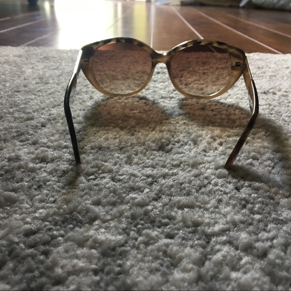 Fabulous cat eye sunglasses! Gold accent - Picture 4 of 5